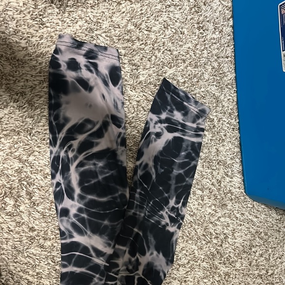 Small light light violet color like lilac nike capri workout shorts: see color - Picture 4 of 5